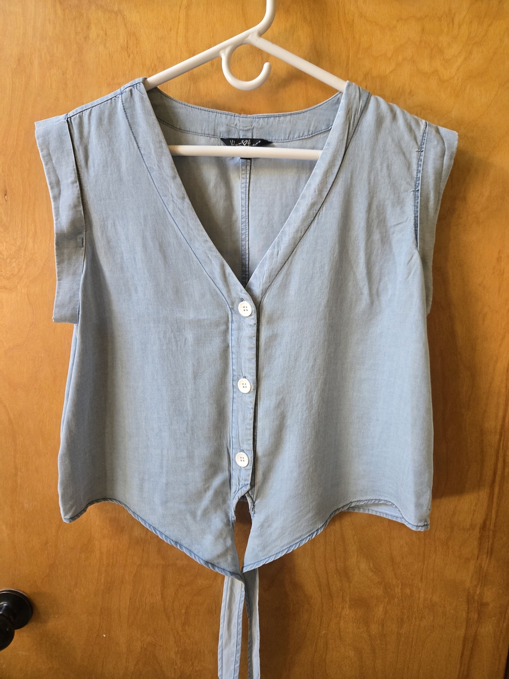 Velvet Heart Light Blue Button-Front Tie-Hem Crop Top